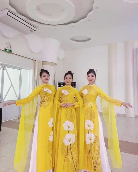 Áo Dài Vàng