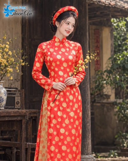 Áo dài gấm đỏ