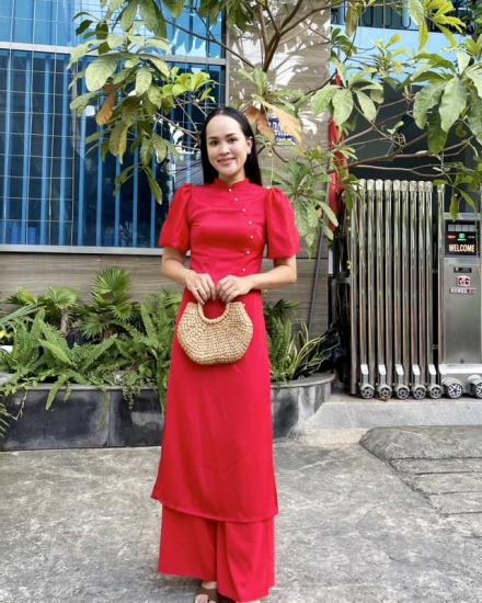 Áo dài tay ngắn đỏ