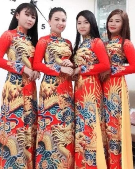 Áo dài đỏ rồng 