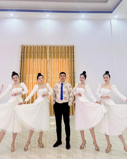 Đầm trắng nữ có tay