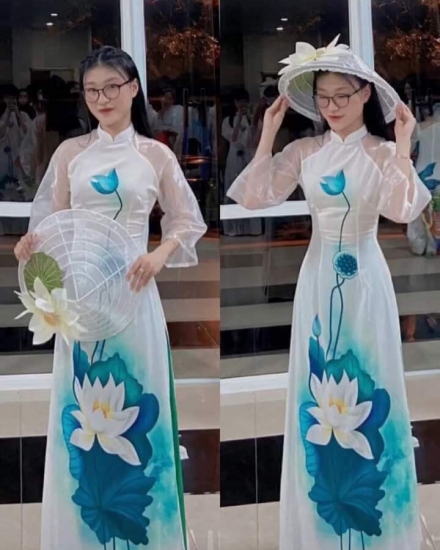 Áo dài trắng sen xanh 1