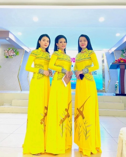 Áo Dài vàng 3