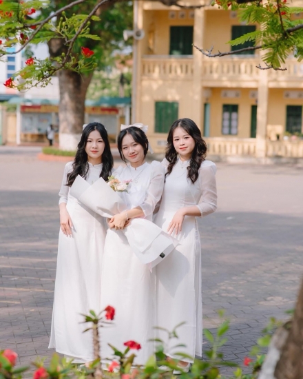 Áo dài trắng cách tân 2
